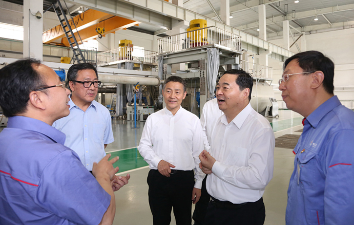 郝鹏与6008集团官方网站集团一线科技职员深入交流